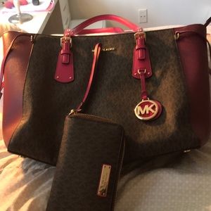 Michael Kors Large Shoulder Bag with wallet